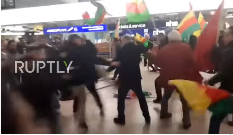 Rrahje masive në aeroportin e Hannoverit, më shumë se 20 persona të përfshirë(VIDEO)
