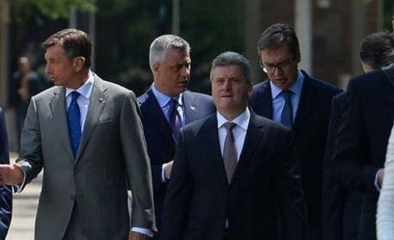 E FUNDIT/ Hashim Thaçi takohet me Aleksandër Vuçiç në DAVOS (FOTO)
