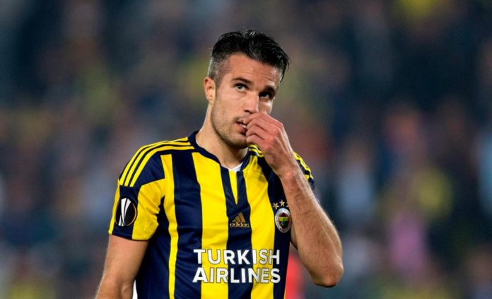 (FOTO) Legjenda kthehet në shtëpi, Van Persie kryen vizitat mjekësore në Holandë