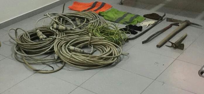 Kapuç, doreza e leva në shtëpi, si u arrestuan nga policia “ekspertët” e grabitjeve në Vorë