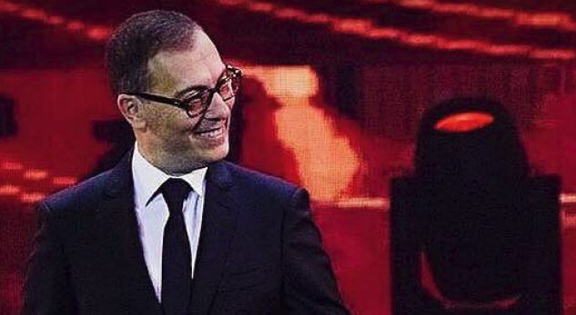 Adi Krasta përgatitet për ndryshimin e tij, lëvizja e fundit e con drejt teatrit