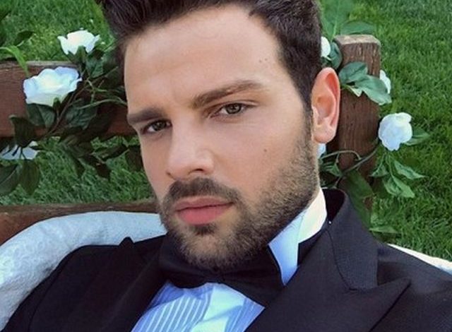‘Të hëngsha pirsin’, Alban Ramosaj ul pantallonat dhe çmend vajzat (FOTO)