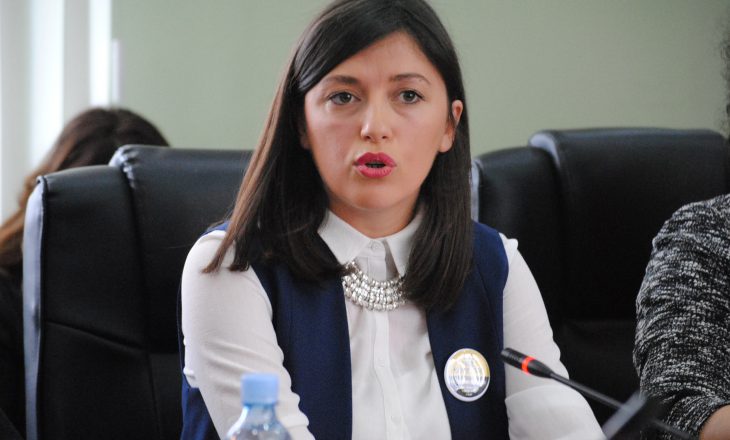 Deputetja e Vetëvendosjes ka një mesazh për “Ata që duan ta rrënojnë partinë”