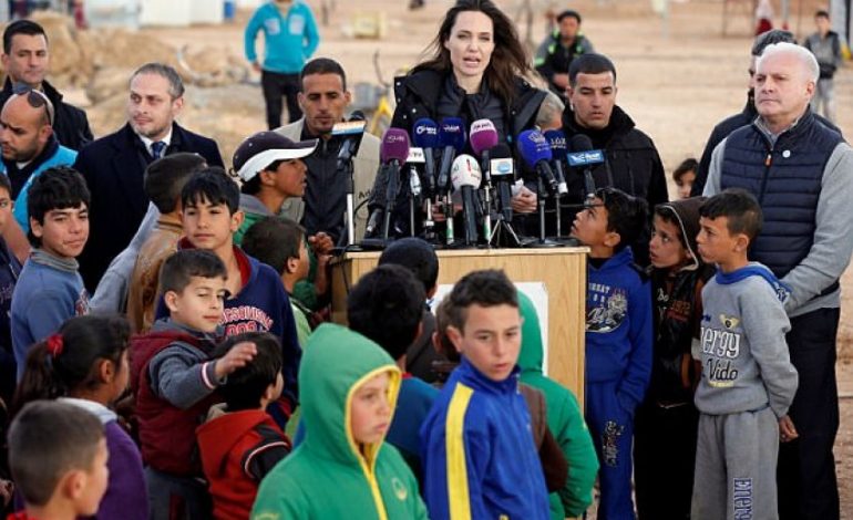 Angelina Jolie bën thirrje për t’i dhënë fund luftës siriane: Ndihma humanitare… (FOTO)
