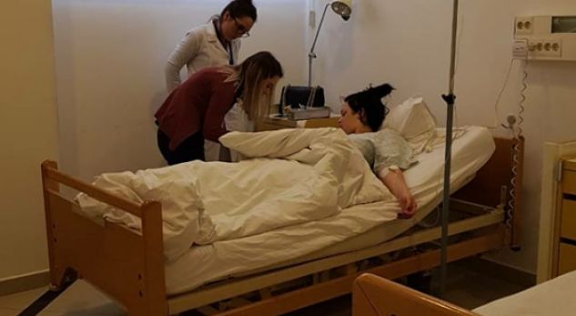 Prezantuesja e njohur shqiptare shtrohet në spital në gjendje të rëndë (FOTO)