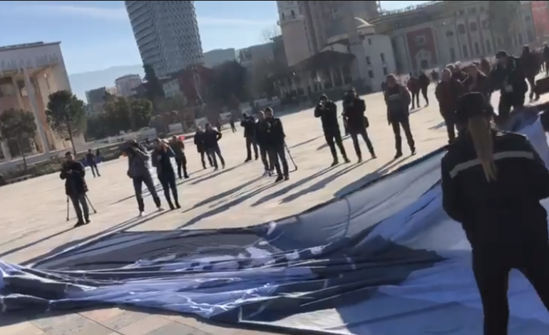 Berisha nxjerr VIDEON: “Lal Plehu” i tmerruar urdhëron të hiqet PORTRETI i Ardit Gjoklaj