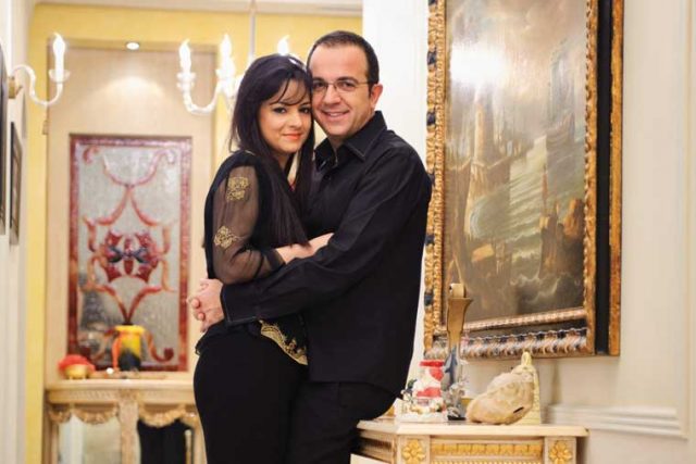 Ardit Gjebrea zbulon dhuratën që i bëri bashkëshortes. Sa romantik qenka… (FOTO)