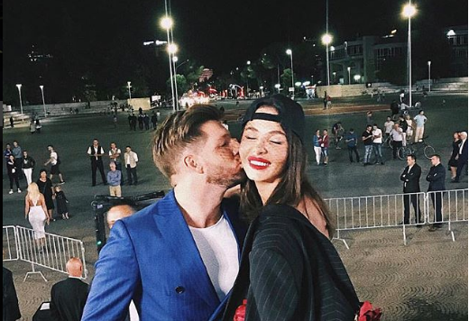 Prit! Mos vallë Aurela dhe Endriti nuk janë më shokë bashkë e ne nuk dimë gjë? (FOTO)