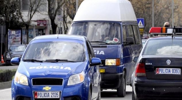 Policia “surprizon” 36-vjeçarin në Durrës, arrestohet pas asaj që i gjejnë në banesë (EMRI)