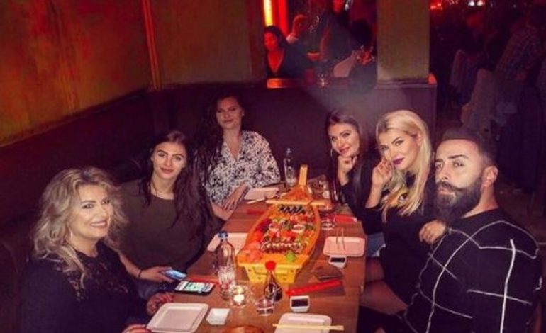 “Të gjithë bashkë në Bruksel, por me mungesa”/ Marina dhe Geti kapen mat në restorant (FOTO+VIDEO)