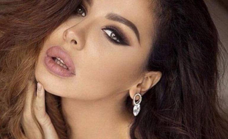 Aurela Hoxha e ‘zjarrtë’ duke tundur të pasmet në një klub nate (VIDEO)