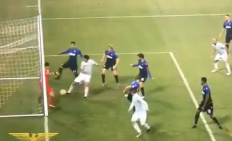 (VIDEO) Tifozët e SPAL e shajnë në kor nga nëna, Strakosha u përgjigjet me…