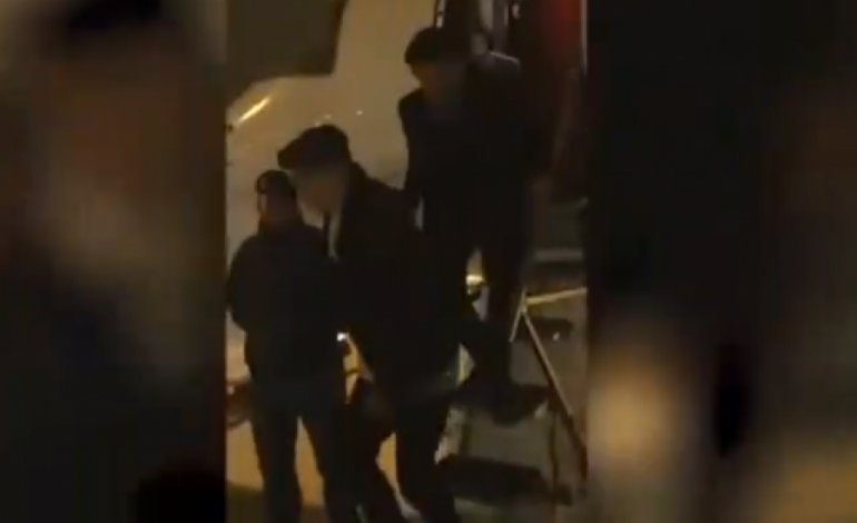 VIDEO/ Coutinho mbërrin në aeroportin e Barcelonës. Ja çfarë po ndodh…