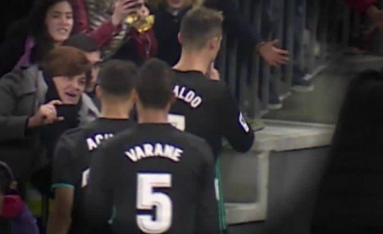 VIDEO/ Tifozët e vërshëllejnë, Ronaldo me gjestin e tij i lë me ‘gisht në gojë’