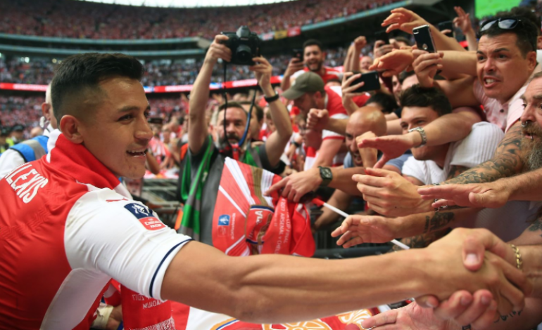 Sanchez përshëndet tifozët e Arsenal me video emocionuese, por ja detaji që nuk e vuri re askush