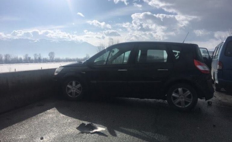 FOTO/ Ndodh aksidenti i tretë masiv në autostradën Tiranë-Durrës, përplasen 4 makina
