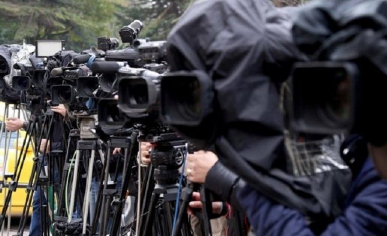BIRN: Media në Kosovë, nën trysninë e politikanëve dhe bizneseve