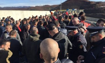 MIRDITE/ Policia procedon 51 persona që morën pjesë në shkatërrimin e simbolit turk