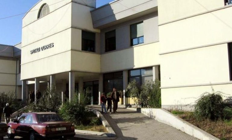 REFUZOHET AUTOPSIA/ Fjalët e fundit të vajzës 7- vjeçare që vdiq sot në spitalin e Durrësit: Mami…