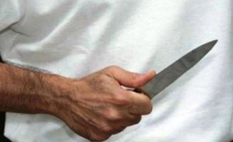 Gjirokastër, sherr në një gjimnaz, goditet me thikë në kraharor nxënësi