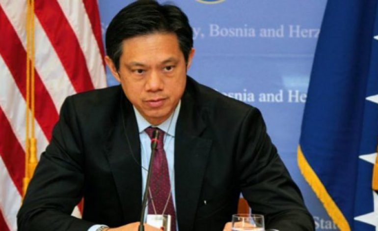 Hoyt Bryan Yee dorëhiqet nga zv-ndihmës i Sekretarit Amerikan të Shtetit