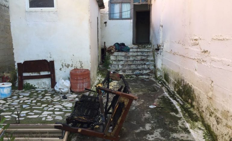 KRIMI MAKABËR NË VLORË/ Nipi i të moshuarës: Bombola nxirrte GAZ, gjeta cigare të ndezur
