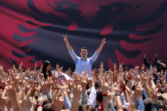 PROTESTAT/ Skenari: Opozita vendos Ristanin, Salianjin dhe Bozdon në ballë të tubimit