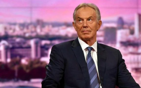 “Zjarr dhe Tërbim”/ Blair sinjalizoi Trumpin, se spiunët britanikë po e përgjonin