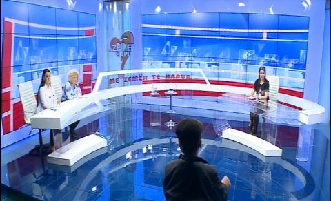 “Kujdes pjatat, mos helmon fëmijët”/ 45-vjeçari zbulon sms e vjehrrit në telefonin e gruas