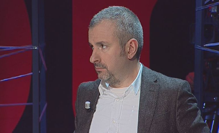 LARGIMI I SHQIPTARËVE NGA VENDI/ Deputeti i PS e pranon: Është e vërtetë që njerëzit e aftë po largohen