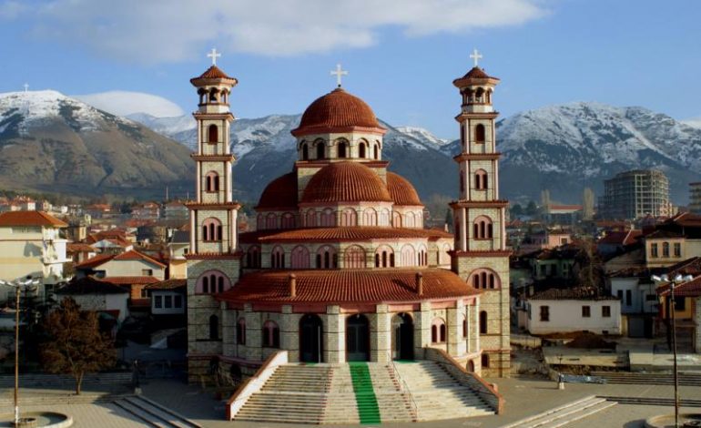 Zjarri në Katedralen e Korçës/ Nuk ka dëme të mëdha, flakët shpërthyen pas ndezjes së qirinjëve