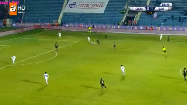 (VIDEO) “Çmendet” Cikalleshi, 2 gola Beshiktashit për 2 minuta