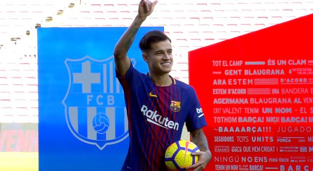 (FOTO) Prezantimi i Coutinhos, braziliani zbret në ‘Camp Nou’ përpara tifozëve