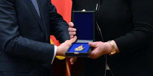 DEKORATA PËR TË TËRË/ Sa para kanë kushtuar 1002 medaljet që ka dhënë Nishani