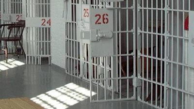 “Burgu i Zaharisë më keq se Aushvici”. Drama e të dënuarit të paralizuar që vuan nga disa sëmundje