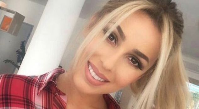 “Ujë dhe sapun”! Miriam Cani në formë dhe më e bukur se kurrë (FOTO)