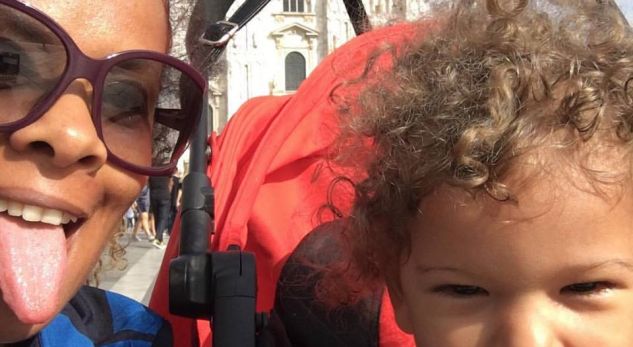 U nda nga bashkëshorti. Duket se Hyeida dhe i biri nuk ia kanë fare nevojën atij