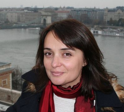 DORIANA METOLLARI: Pushteti dhe Bajraktari
