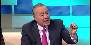 ‘Zoti ju ndihmoftë’/ Deputeti i PS falet te Kisha e Laçit (FOTO+VIDEO)