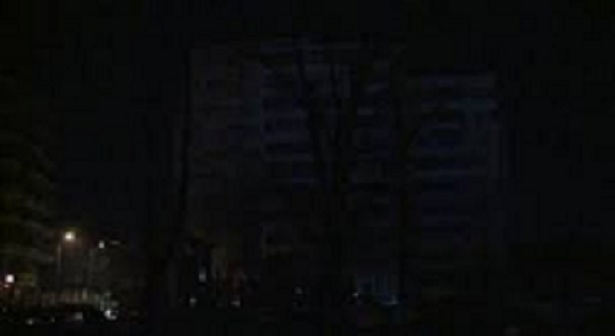 Deputeti i PD “zbulon” arsyen e ikjes së dritave: Militantë të opozitës qëlluan…
