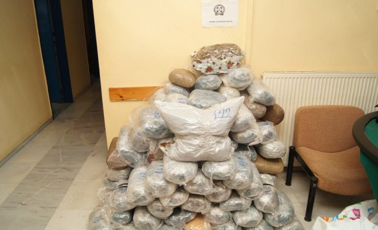 OPERACIONI I DROGËS NË GREQI/ Sekuestrohen 62 kg kanabis. Në pranga një shqiptar dhe një greke