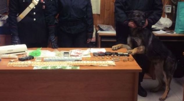 U kapën duke shitur drogë në mes të Italisë, policia ia bën 8 me 2 çiftit shqiptar