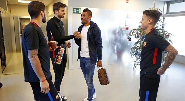 Coutinho njihet me bashkëlojtarët e rinj tek Barcelona (FOTO)