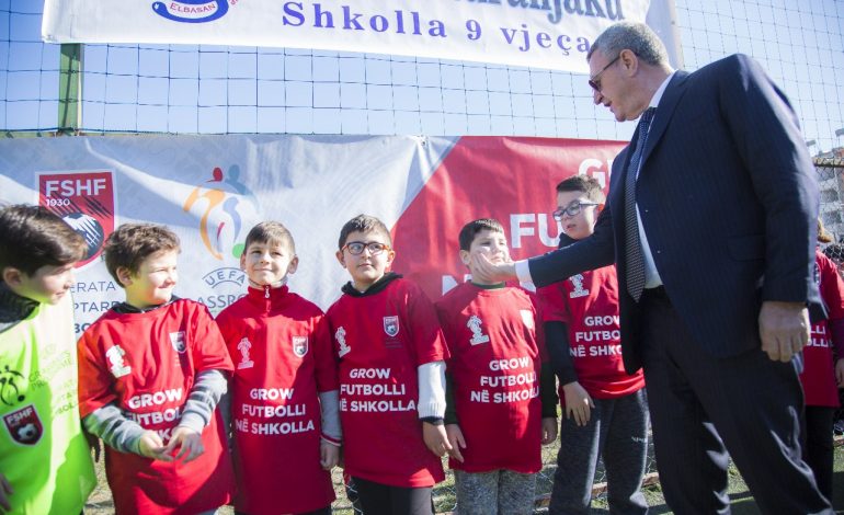 Projekti “GROW” ngre siparin në Elbasan, 1 orë në javë futboll në shkolla