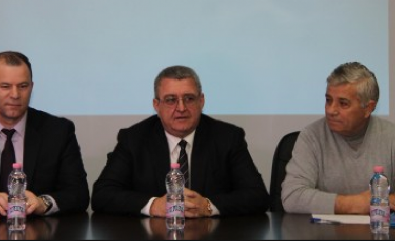 Kryetari i Arbitrave reagon ndaj akuzave të Finos: Shoqatat njihen nga ndërkombëtarët