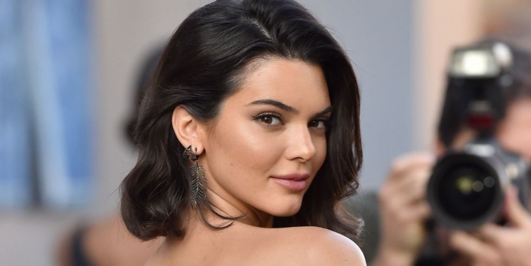 U përfol se është shtatzënë, Kendall Jenner reagon në mënyrë epike (FOTO)