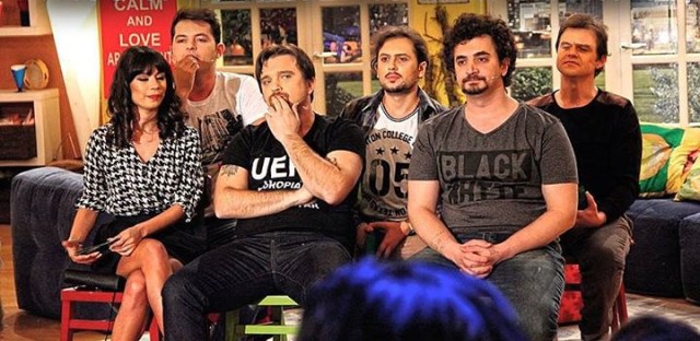 Humori kalon kufijtë! Aktori i “Apartamenti 2XL” del me tanga në rrugë (FOTO)