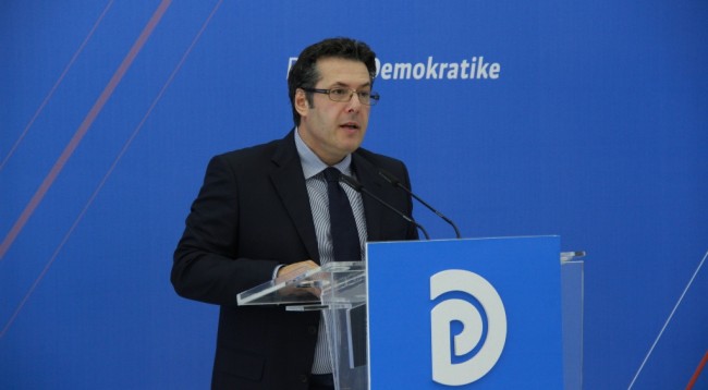 Pas interpelancës me naftëtarët në FB, reagon Edi Paloka: Show dhe mashtrime…