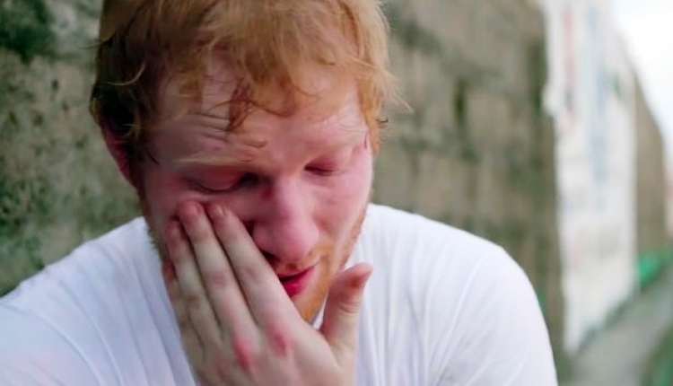 Vdes Ed Sheeran? ÇMENDET rrjeti, ja çfarë po ndodh më këngëtarin (FOTO)