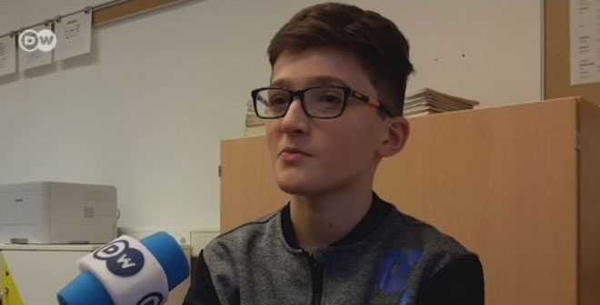 Evio, azilkërkuesi i vogël që jeton me ankthin e dëbimit, e dhimbshme çfarë thotë për kthimin në atdhe